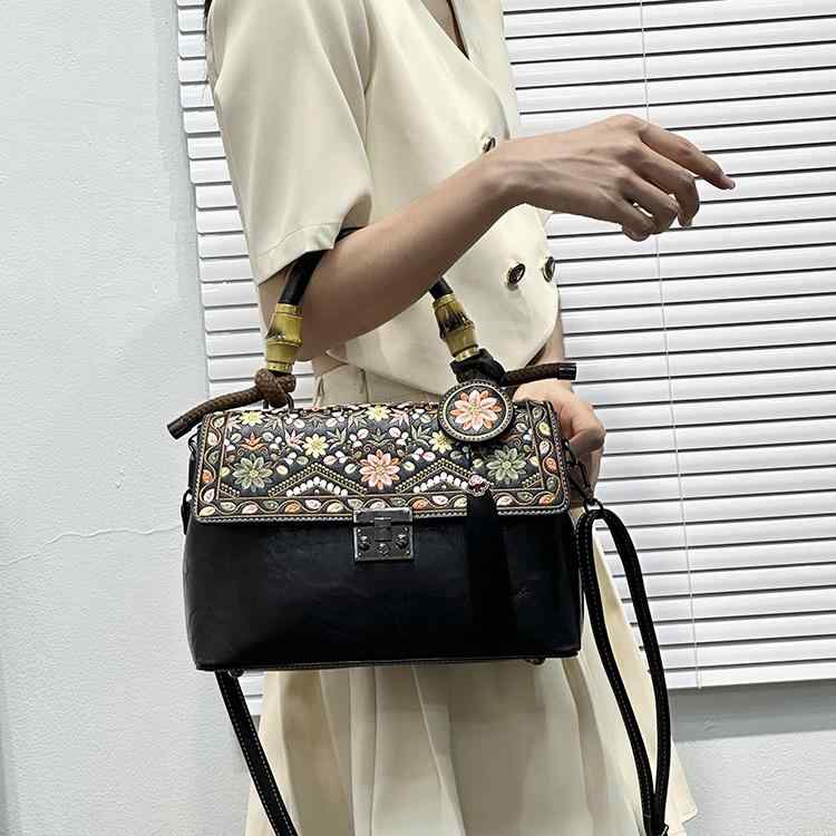 トートバッグ レディース 中国風 チャイナモダン オリエンタル 刺繍デザイン PUレザー 手提げ ショルダーバッグ 横型 スクエアフォルム フラップ開閉 スマホポケット ファスナーポケット付き 普段使い お出かけ