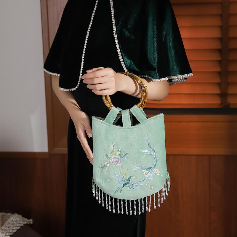 ハンドバッグ 鞄 手提げ 刺繍 スクエア 上品 エレガント 気品 古風 レトロ アジアン チャイナドレス パーティー 宴会 結婚式 フォーマル 日常使い 普段使い ポリエステル素材 チェーン 留め具 マグネット開閉 IDポケット オープンポケット 鵲柄