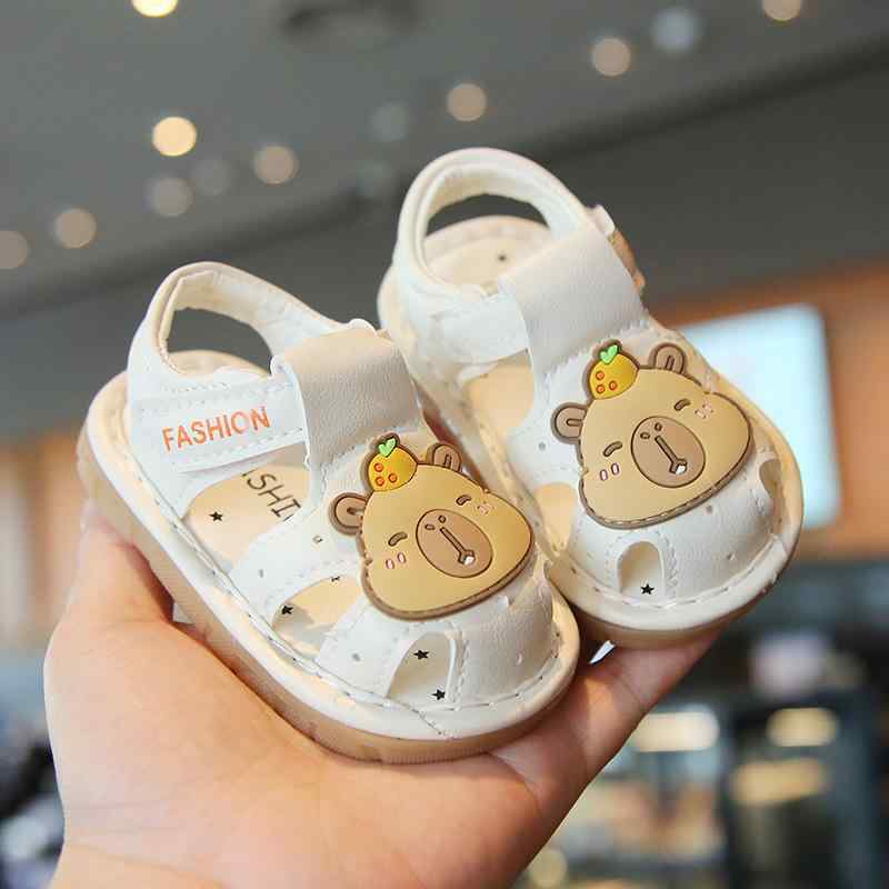 サンダル ベビー 女の子 笛入り ファーストシューズ 滑り止め マジックテープ 合成皮革 通気性 耐摩耗..