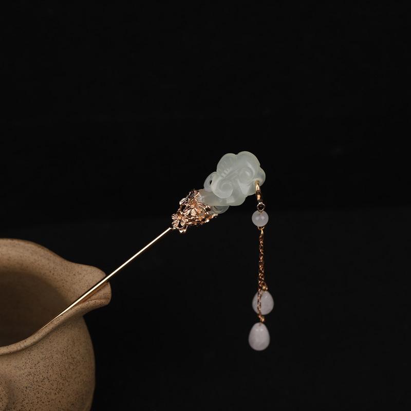 かんざし レディース 古風 揺れる タッセル 変色防止銅 白玉 岫玉 手作り 髪飾り ヘアスティック 髪留め まとめ髪 アップヘア 漢服 和装 レトロ アンティ...