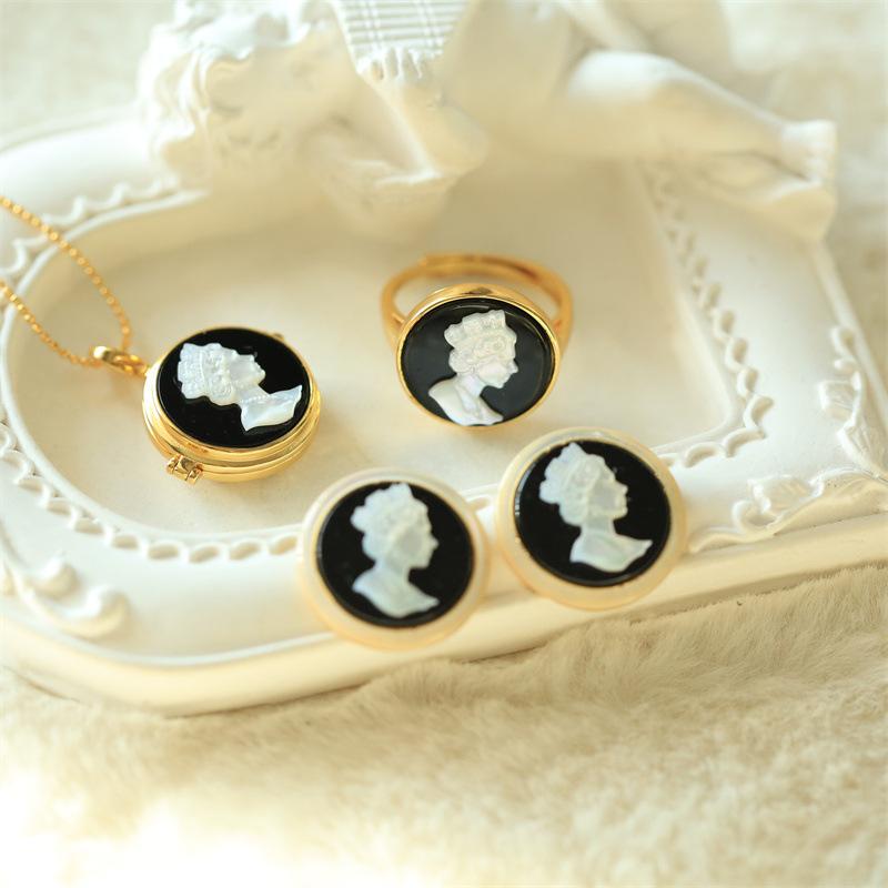 ペンダント ネックレス リング 指輪 ピアス イヤリング S925シルバー シェルカメオ クイーン 天使モチーフ アンティーク レトロ 懐中時計デザイン