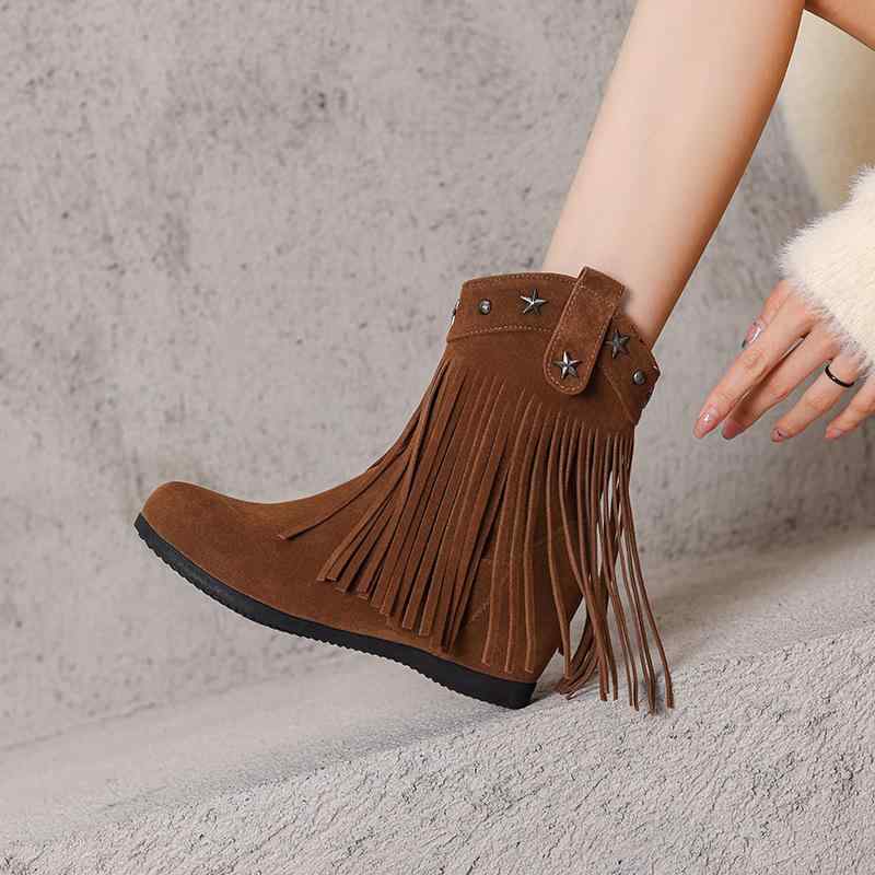 ブーツ レディース レトロ ウェスタン フリンジ スタッズ 太ヒール スエード ショートブーツ アンクルブーツ ラウンドトゥ 高ヒール ラバーソール 秋冬 万能 カジュアル ブラック ブラウン