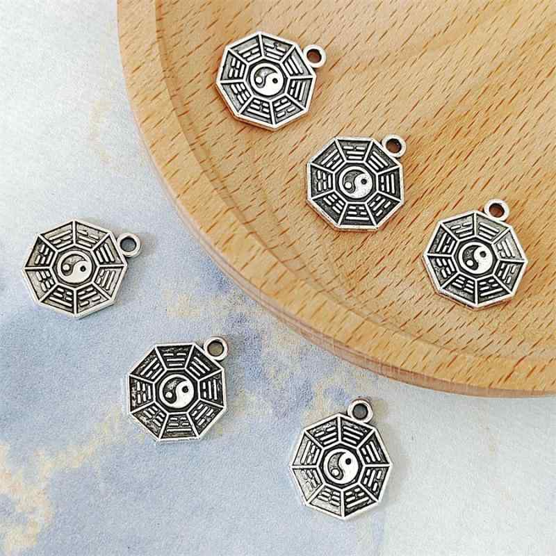 アクセサリーパーツ 山鬼花銭 九宮八卦牌 ペンダントトップ 古銭 銅銭風 合金 古銀色 ブレスレット 数..