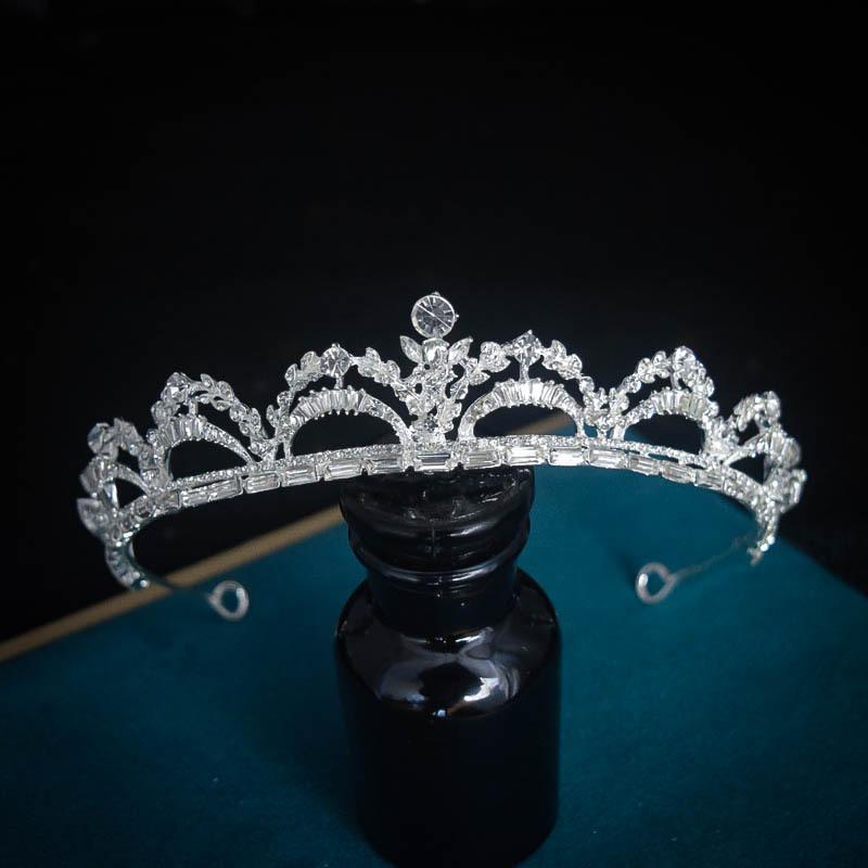 髪飾り 花嫁 キッズ 韓国風 ラインストーン カチューシャ ティアラ ウェディング 結婚式 披露宴 パーティー 発表会 誕生日 イベント フォーマル 華やか エ...