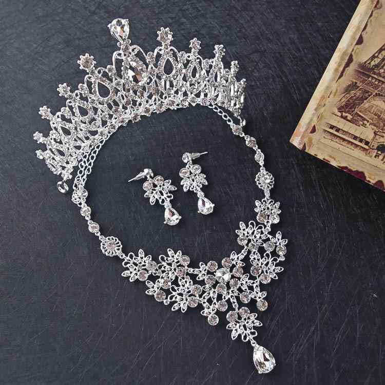 ブライダルアクセサリー 花嫁 韓国風 リーフモチーフ ティアラ ネックレス イヤリング ピアス 3点セット ウェディング 結婚式 披露宴 前撮り ヘアアクセサリー ヘッドドレス 首飾り 耳飾り 亜鉛合金 ラインストーン 電鍍 上品 華やか 高級感