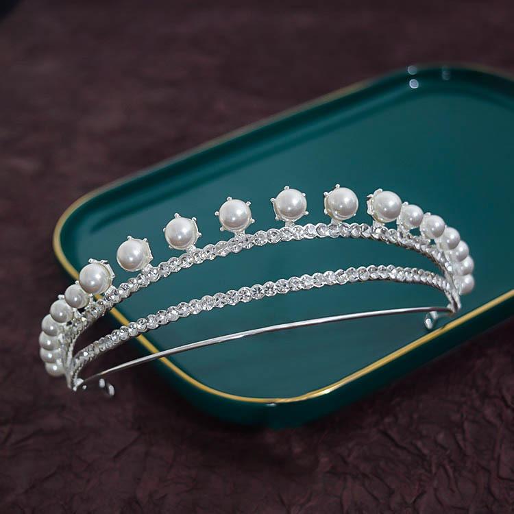 ヘアアクセサリー 花嫁 ブライダル ウェディング 結婚式 挙式 披露宴 前撮り ロケーションフォト 日韓風 欧風 シンプル 王冠 クラウン ティアラ プリンセス 合金 ラインストーン パール ゴールド ヘッドドレス 髪飾り 華やか エレガント 上品