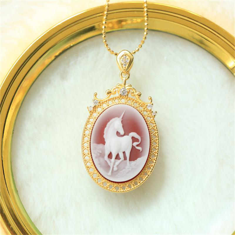 ネックレス レディース 925純銀 メノウ 赤 レッド ドイツ カメオ ユニコーンモチーフ ペンダントトップ ヴィンテージ レトロ アンティーク 高級感 普段使...