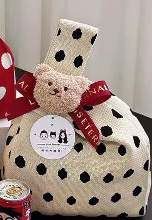 編みバッグ ベビー 赤ちゃん 誕生日 満月 100日 1歳 記念日 お祝い プチギフト プレゼント ラッピング袋 ポリエステル素材 縦型スクエア 花柄 ハート 刺繍 キュート(x2)