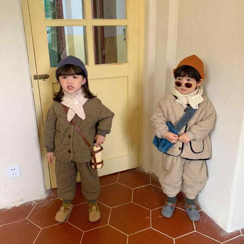 子供服 男の子 女の子 セットアップ 上下セット 2点セット 中綿ジャケット 中綿パンツ ドット柄 厚手 綿 コットン 防寒 保温 冬服 秋冬 普段使い ベージュ グリーン