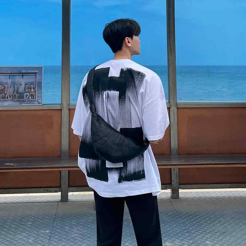Tシャツ メンズ カットソー 半袖 オーバーサイズ リラックスフィット ストリート 韓国ファッション グラフィティプリント 個性的 クルーネック コットンブレンド カジュアル 夏 普段使い ホワイト ブラック