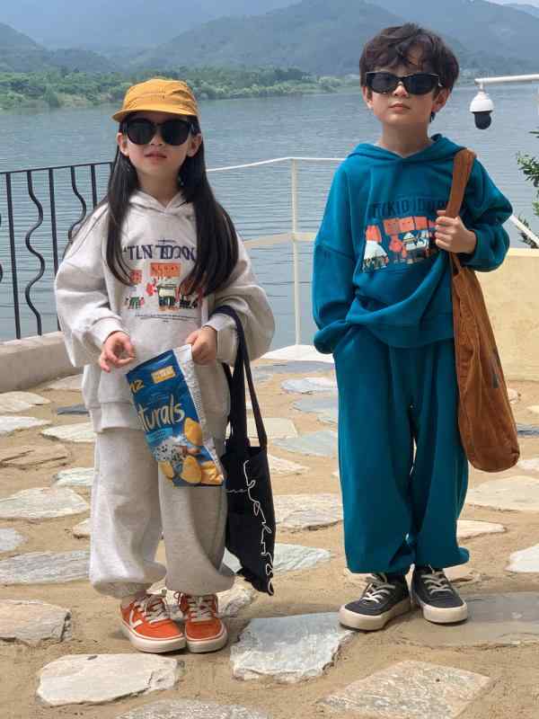 キッズ セットアップ 男女兼用 韓国ファッション アニメ スウェット トレーナー 上下セット 長袖 フー..