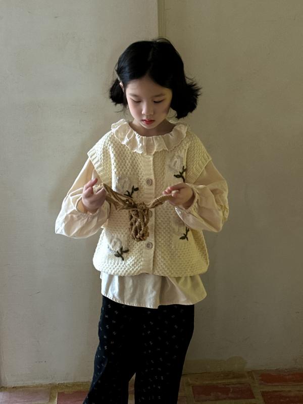 ベスト 女の子 キッズ 小学生 韓国風 花柄 ニットベスト ゆったり ゆるかわ 前開き ボタン コットン ア..