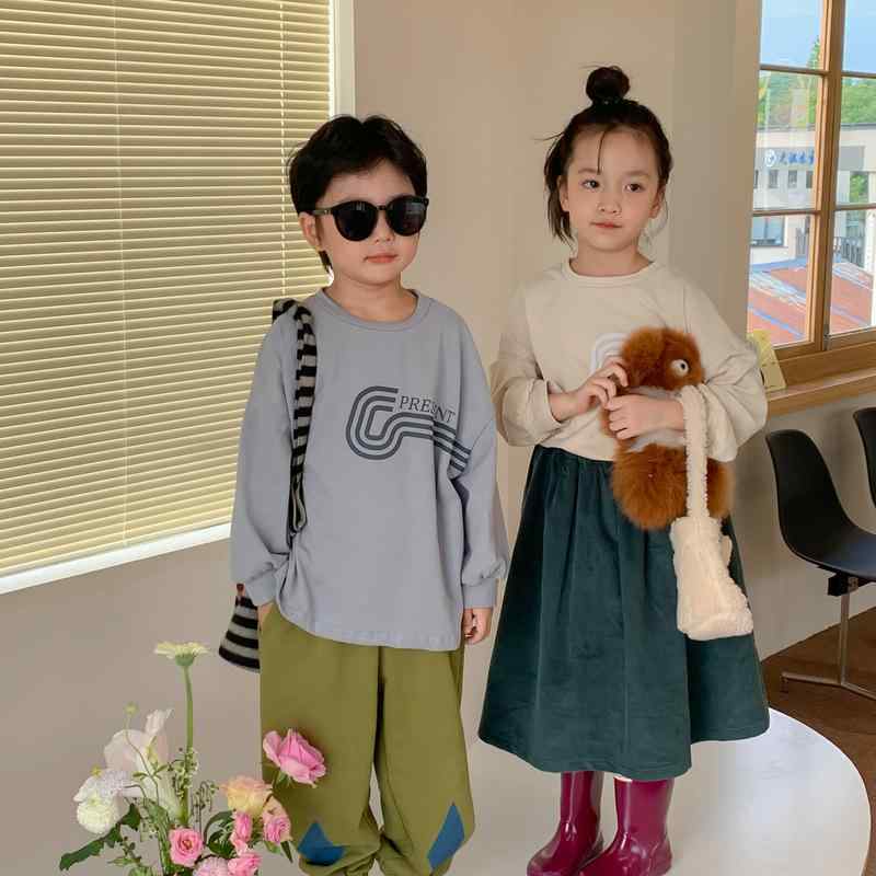 トップス 子供服 男の子 女の子 男女兼用 韓国風 長袖 Tシャツ ロンT カットソー 英字プリント ロゴ カジュアル ゆったり オーバーサイズ 綿 コットン 柔らかい 普段使い 通学 重ね着 ブルー ベージュ