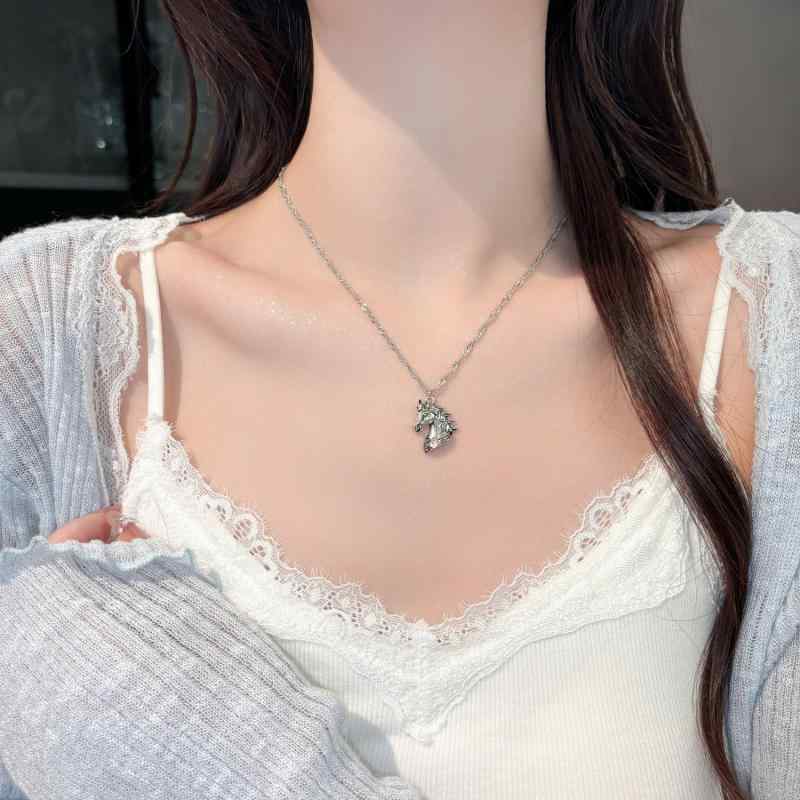 ネックレス レディース 欧米風 レトロ アンティーク調 馬モチーフ ペンダント 鎖骨チェーン 首飾り 合..