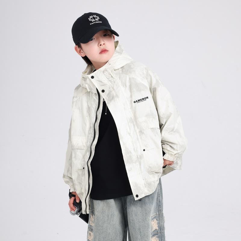 キッズ 男の子 アウター ジャケット ウィンドブレーカー マウンテンパーカー フード付き ジップアップ レタリングプリント カジュアル ストリート 韓国風 秋物 アウトドア 通学 普段使い ナイロン ポリエステル ジュニア 黒 アプリコット