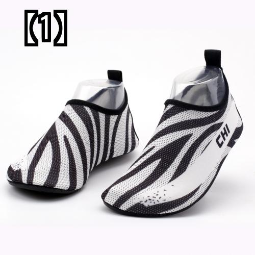 ビーチ シューズ ダイビング シュノーケリング シューズ 潜水 靴 スポーツ アウトドア 男女兼用 裸足 カップル 滑り止め ソフト 水泳 ヨガ トレッドミル