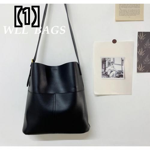 ショルダーバッグ 斜めがけ 肩掛け バケットバッグ レディース 鞄 おしゃれ 秋冬 レトロ 韓国 シンプル 大容量 バケツバッグ 通勤 黒 白 茶色のサムネイル