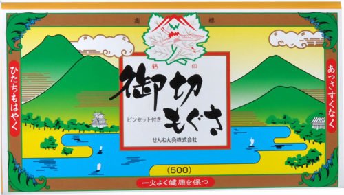 内容量:28g(1008挺) サイズ:85*156*8(mm) もぐさ本来の風合いをそのまま生かした切りもぐさ。取り出しやすい専用ピンセット付きです。