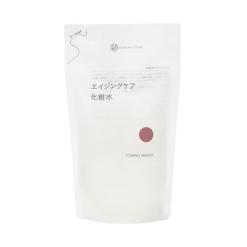 サイズ : 縦5.7×幅12.0×高さ20.0cm・容量 : 270mL 素材 : 袋 : PE、PA 全成分 : 水、コメヌカ発酵液、グリセリン、BG、プロパンジオール、ジグリセリン、グリコシルトレハロース、ペンチレングリコール、ベタイン、加水分解水添デンプン、マグワ根皮エキス、キハダ樹皮エキス、センチフォリアバラ花エキス、ヤグルマギク花エキス、ラベンダー花エキス、ビターオレンジ果皮エキス、レモン果汁エキス、ユキノシタエキス、ヨモギ葉エキス、ローズマリー葉エキス、マコンブエキス、酵母エキス、テトラヘキシルデカン酸アスコルビル、パルミチン酸レチノール、水溶性プロテオグリカン、セラミドNP、アラニン、アルギニン、グルタミン酸Na、セリン、プロリン、ヒアルロン酸Na、ダマスクバラ花エキス、オニサルビアエキス、モクセイ花エキス、コーン油、エチルヘキシルグリセリン、ポリソルベート80、PEG-60水添ヒマシ油、キサンタンガム、トコフェロール、クエン酸、クエン酸Na、オニサルビア油、オレンジ果皮油、クスノキ樹皮油、ニオイテンジクアオイ油、パルマローザ油、ベルガモット果実油、ベルガモット葉油、ホホバ種子油、マンダリンオレンジ果皮油 仕様 : 合成香料無添加、無着色、無鉱物油、弱酸性、パラベンフリー、フェノキシエタノールフリー、アルコールフリー、アレルギーテスト済み (すべての方にアレルギーが起きないわけではない) 原産国 : 日本