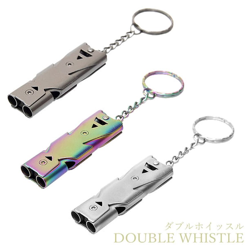 　■商品説明 大音量のWチューブ式ホイッスルで アウトドア活動からスポーツまで幅広く使える!! 緊急時のSOS発信用としても活躍してくれます!! ステンレス製で、悪天候に強い 小型で持ち運びやすい!! 本体は約5.6cmとコンパクトなので カバンやポケットに入れてもかさばらない!! キーリング搭載で、キーホルダーとして 持ち運んでもオシャレなデザインです♪ 　■商品仕様 材質：ステンレス鋼 重量：約25g 厚さ：約8.5mm 生産国：中国 　■ご注意事項 ※商品カラーはモニターによって若干色味が異なって見える場合がございます。 ※海外製造品のため、軽微な傷や汚れ等がある場合がございます。
