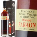 オロロソ ファラオン 30年 VORS 20% 500ml ボデガス イダルゴオロロソ ファラオン30年 VORS 香り豊かな「ファラオン」が、よりふくよかになっています。長期熟成に由来する非常に複雑な味わいと高貴な余韻を持っています。 VORSとはラテン語で “Vinum Optimum Rare Signatum” （最高級かつ稀少な選ばれしワイン）の略称のことです（英語の “Very Old Rare Sherry”　という表現とも一致しています） 「シェリー原産地呼称統制委員会」が定める「ソレラシステムで30年以上熟成」に認定されたシェリーにのみ許された表示です。 Technical sheet 生産者名ボデガス イダルゴ 種類シェリー酒 品種パロミノ アルコール度数20% 産地スペイン　アンダルシア州サンルカール・デ・バラメダ地区 容量500ml保存方法冷暗所