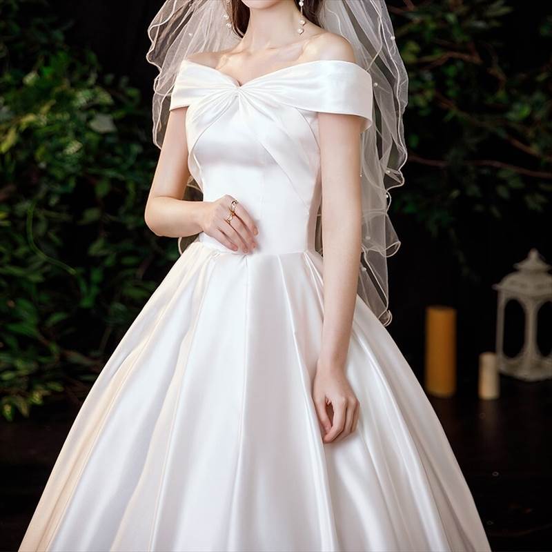 Rakuten - ウェディングドレス ウェディング 結婚式 二次会 披露宴 コスプレ コスチューム 演劇 ロング ノースリーブ ワンショル プリンセスライン レース きれいめ 大人可愛い 上品 おしゃれ かっこいい ガーリー エレガント 主役級 存在感 清楚 ゴージャス 華やか 無地 送料無料