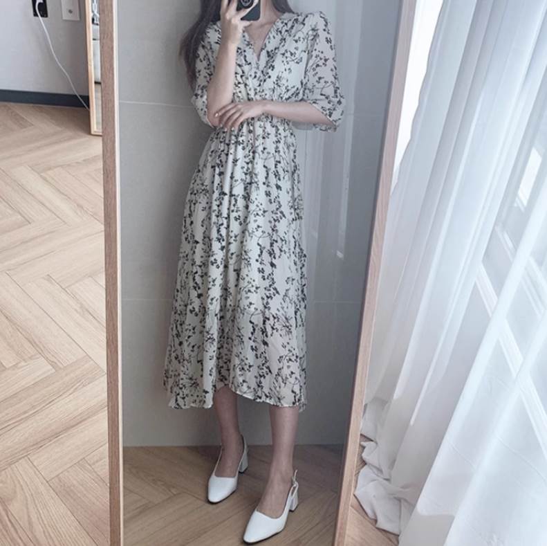 Rakuten - ロングワンピース レディース ワンピース ミモレ丈 5分袖 Vネック フェミニン ウエストマーク ハイウエスト シャーリング 薄手 送料無料 大人可愛い 上品 きれいめ おしゃれ 主役級 存在感 ラブリー ロマンティック 花柄 フラワー 総柄 春 夏 秋 ロングシーズン 学生 デート