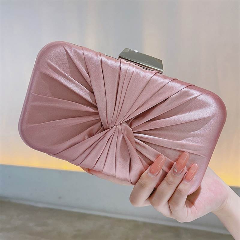 ツイストデザインクラッチバッグ ツイストデザインパーティバッグ バッグ レディースバッグ ミニバッグ パーティーバッグ クラッチバッグ コンパクト 使いやすい オシャレ きちんと感 可愛い キレイめ 上品 フェミニン 華やか ロイヤル 大人 シック 知的 オケージョン