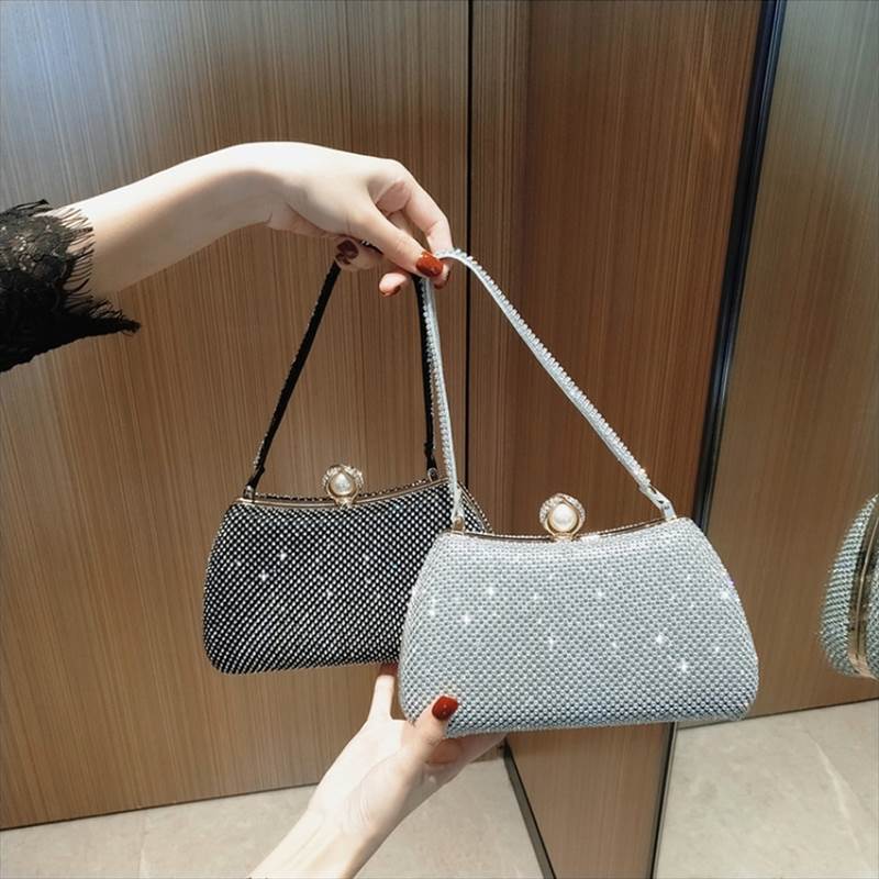 パールバックルクラッチバッグ パールバックルパーティーバッグ バッグ レディースバッグ ミニバッグ パーティーバッグ クラッチバッグ コンパクト 使いやすい オシャレ きちんと感 可愛い キレイめ 上品 フェミニン 華やか ロイヤル 大人 シック 知的 オケージョン