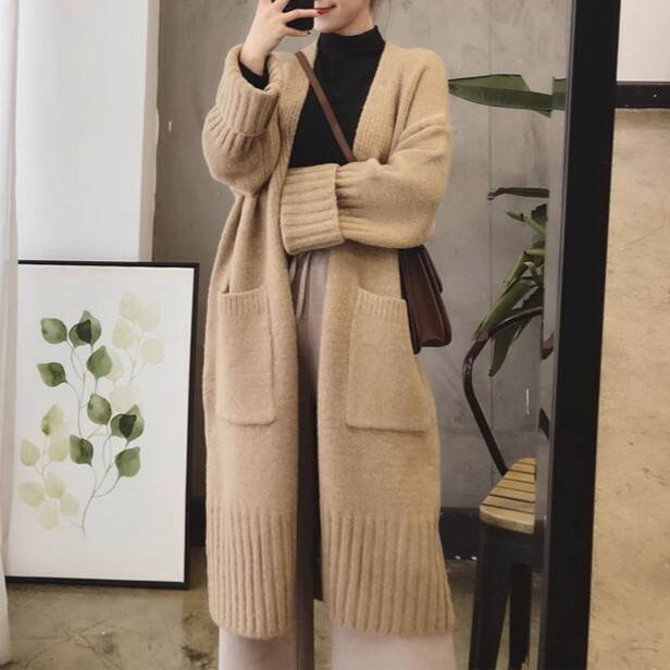 レディース カーディガン アウター 上着 羽織 前開き 膝下 丈長 長袖 ボリューム袖 萌袖 ストレート Iライン ふわふわ ポケット 伸縮性 ニット かわいい 大人可愛い カジュアル 上品 おしゃれ こなれ感 マニッシュ ガーリー 存在感 とろみ感 抜け感 キュート 都会的