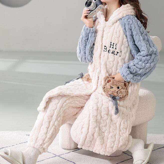 Rakuten - レディース パジャマ セットアップ ツーピース トップス パンツ 部屋着 寝巻き ルームウェア 長袖 フード 送料無料 大人可愛い きれいめ おしゃれ ラフ ガーリー リボン ラブリー キュート 厚手立体感 無地 秋 冬 お泊まり 旅行 女子会 休日 双子 楽ちん 暖かい 普段使い