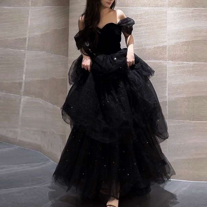 ドレス ワンピース パーティー 発表会 マキシ 袖なし オフショル 襟なし ハートカット プリンセスライン フレア ワイド Aライン イブニング チュール 切り替えデザイン スパンコール きれいめ シンプル カジュアル 大人可愛い 上品 おしゃれ クール モード 主役級