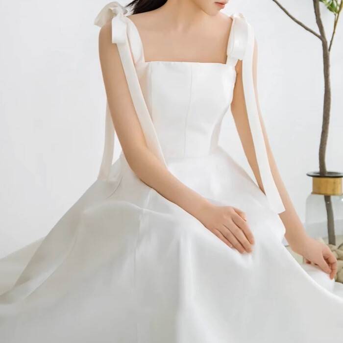 Rakuten - ワンピース ウェディング パーティー 結婚式 二次会 舞台 衣装 演劇 前撮り 膝下 ロング 袖なし ノースリーブ スクエアネック プリンセスライン フレア Aライン リボン ウエストマーク 薄手 可愛い きれいめ シンプル 大人可愛い 上品 おしゃれ レトロ キュート 送料無料