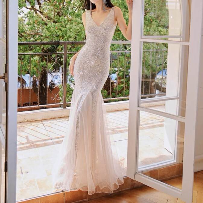 ドレス ワンピース パーティー 演奏会 発表会 ステージ 舞台 キャバ 衣装 演劇 ラウンジ 膝下 ロング マキシ 袖なし ノースリーブ Vネック プリンセスライン マーメイド スレンダー フレア Aライン シフォン 切り替えデザイン ドッキング 透け感 シースルー 薄手