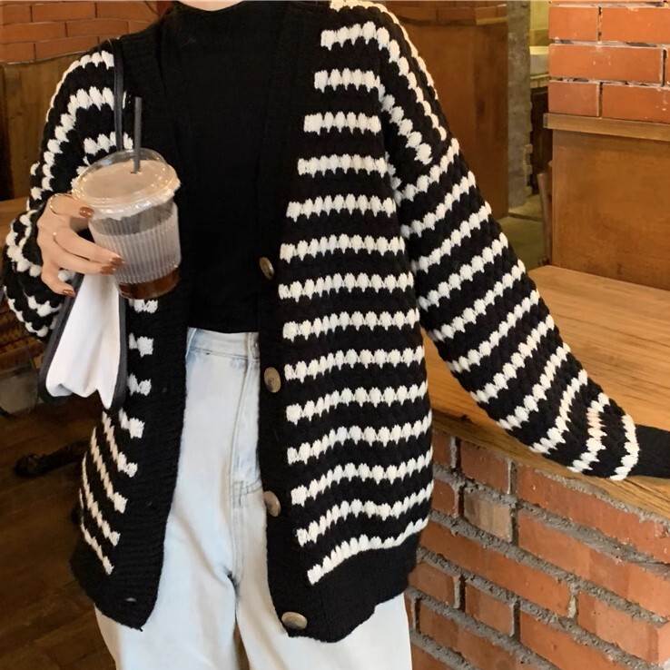 レディース ニット カーディガン 羽織 前開き 長袖 ボリューム袖 萌袖 Vネック ワイド ストレート Iライン ふわふわ 伸縮性 かわいい ..