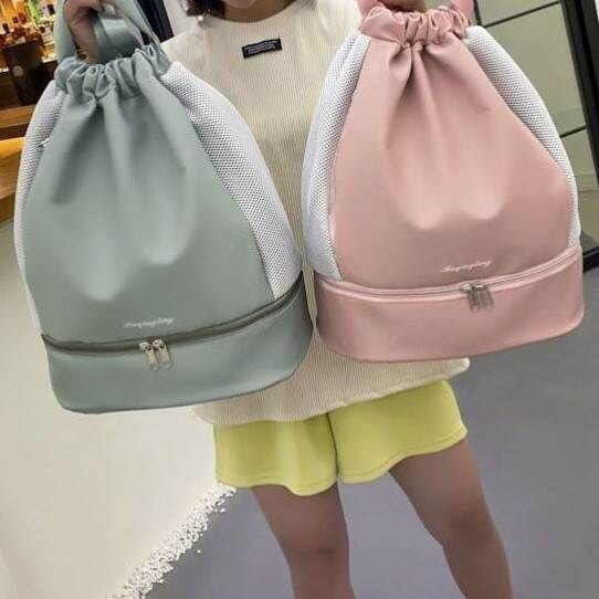Rakuten - バッグ カバン レディース リュック バッグパック 水泳バッグ 大人可愛い きれいめ シンプル お洒落 かっこいい ラフ ガーリー クール 無地 お出かけ 運動 アウトドア イベント 海 プール スポーツ 韓国 コーデ モテ インスタ映え ユニセックス 春 夏 ピンク ブラック