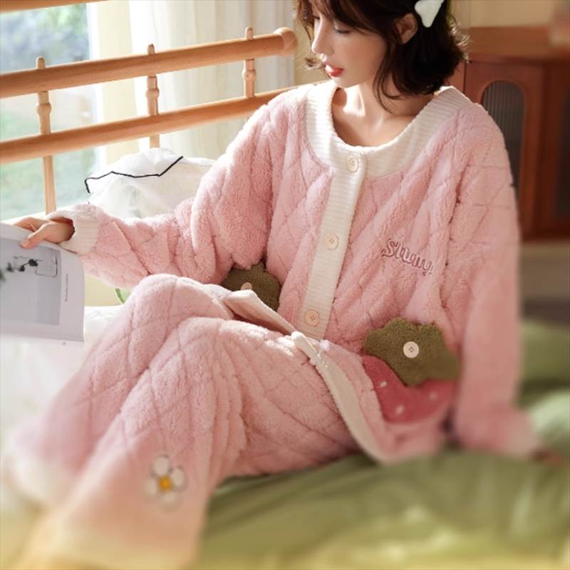 Rakuten - ルームウェア パジャマ レディース 可愛い 上下セット 婦人用 秋冬 防寒 ふわふわ もこもこ 前開き 厚手 長袖 レディース かわいい 大人可愛い きれいめ シンプル カジュアル 上品 お泊まり 休日 M L XL 2XL ピンク ストロベリー柄