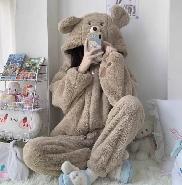 Rakuten - ふわもこ 着ぐるみ風 くま耳＆フェイス付きフード レディース トップス パンツ ルームウェア パジャマ 部屋着 ミディアム丈 長袖 ドロップショルダー 指穴付き 足跡型アップリケ オーバーサイズ ジップアップ 前開き ボトムス ロング アンクル丈 もこもこ ポケット