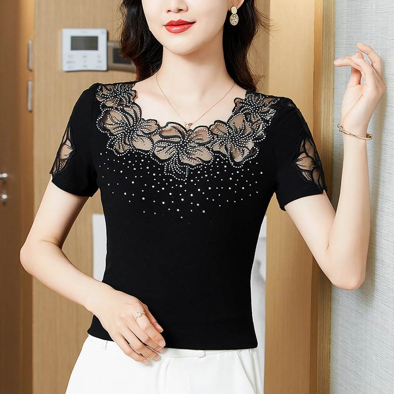 Rakuten - レディース トップス Tシャツ 半袖 クルーネック ストレート レース 大人可愛い きれいめ おしゃれ かっこいい ラフ ガーリー クール 都会的 ロマンティック 花柄 夏 秋 通勤 デート お出かけ お泊まり イベント 旅行 海 レストラン 公園 女子会 休日 ホテル