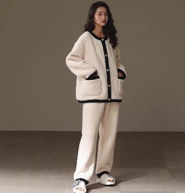 レディース トップス パンツ 部屋着 フリース セットアップ 前開き 長袖 襟付き フェミニン もこもこ ポケット かわいい 大人可愛い きれいめ シンプル カジュアル 上品 おしゃれ こなれ感 ラフ ガーリー ルーズ 個性的 クール モード系 エレガント モダン 主役級