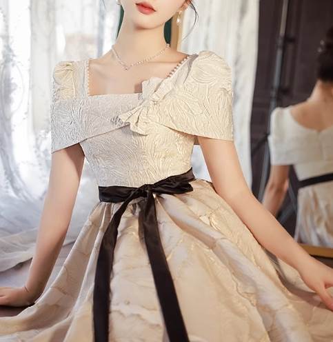 レディース スカート ワンピース ドレス マキシ 半袖 パフスリーブ フリル袖 スクエアネック フレア ウエストリボン 異国風 大人可愛い きれいめ 上品 レトロ こなれ感 ガーリー 個性的 クール モード系 エレガント モダン 主役級 存在感 フォーマル とろみ感 抜け感