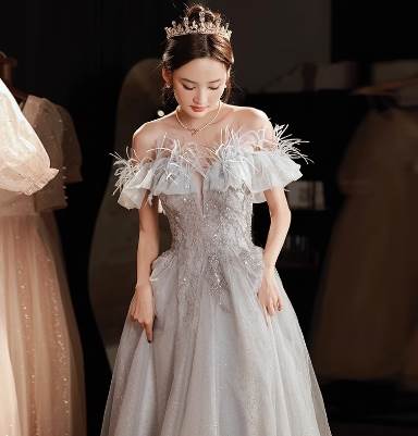 レディース スカート ワンピース ドレス マキシ ラメ感 オフショルダー フレア フェミニン シフォン ウエストマーク 透け感 異国風 ファー ビジュー モヘア 大人可愛い きれいめ 上品 こなれ感 ガーリー 個性的 クール モード系 エレガント モダン 主役級 存在感