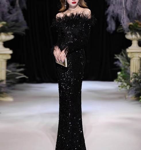 レディース スカート ワンピース ドレス マキシ 長袖 ラメ感 オフショルダー タイト ウエストマーク ふわふわ ハイウエスト スパンコール ファー フェイクファー サテン ビジュー きれいめ 上品 おしゃれ かっこいい レトロ こなれ感 ガーリー 個性的 クール モード系