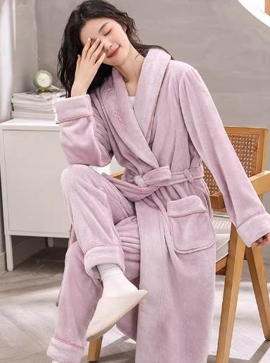 ツーピース 上下セット ガウン レディース ボトムス ルームウェア パジャマ 部屋着 着ぐるみ 寝巻き 羽織 前開き ロング 長袖 ウエストリボン もこもこ ふわふわ ふっくら ポケット かわいい シンプル おしゃれ ラフ 存在感 ラブリー キュート ラグジュアリー 3