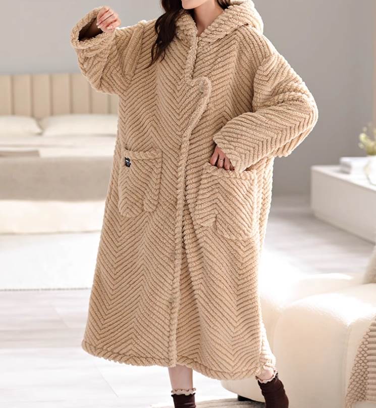 ガウン レディース ワンピース ルームウェア パジャマ 部屋着 着る毛布 寝巻き 羽織 前開き ロング 長袖 フード もこもこ ふわふわ ふっくら ポケット かわいい シンプル おしゃれ ラフ ガーリー 存在感 ラブリー キュート ベーシック ロマンティック 無地 春 秋 冬