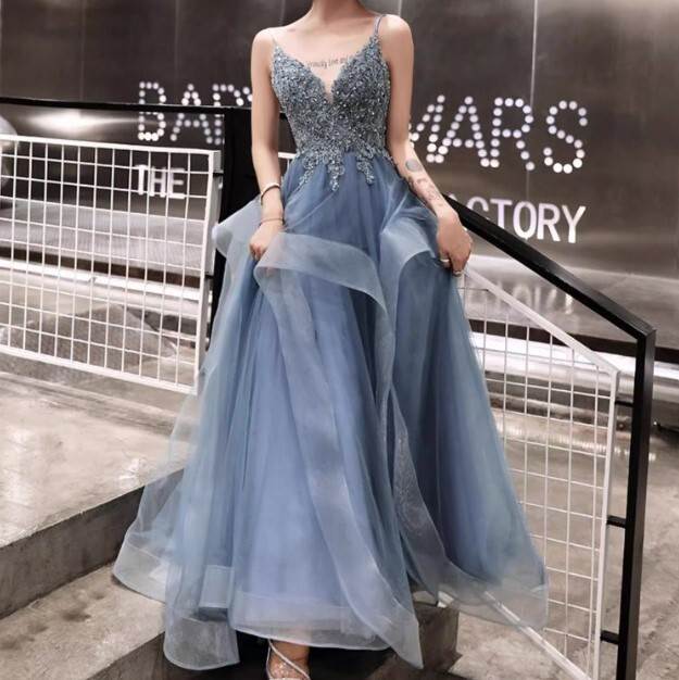 ドレス ワンピース バックレスドレス ウェディング パーティー 二次会 披露宴 演奏会 発表会 ステージ 舞台 衣装 演劇 ロング マキシ 袖なし ノースリーブ スパゲッティストラップ Vネック 襟なし デコルテ見せ プリンセスライン カクテル フィットアンドフレア レース