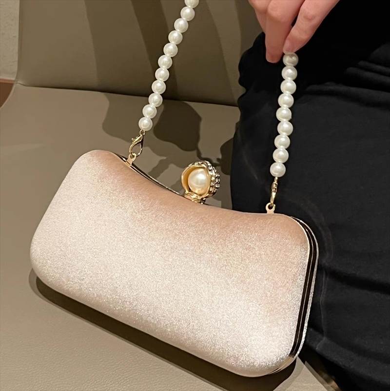 バッグ カバン レディース ショルダー ハンドバッグ 斜めがけ 肩がけ 手持ち パーティー クラッチ ミニバッグ コンパクト ラウンド がま口 パール チェーン かわいい 大人可愛い きれいめ シンプル 上品 お洒落 レトロ ラブリー キュート ガーリー エレガント モダン