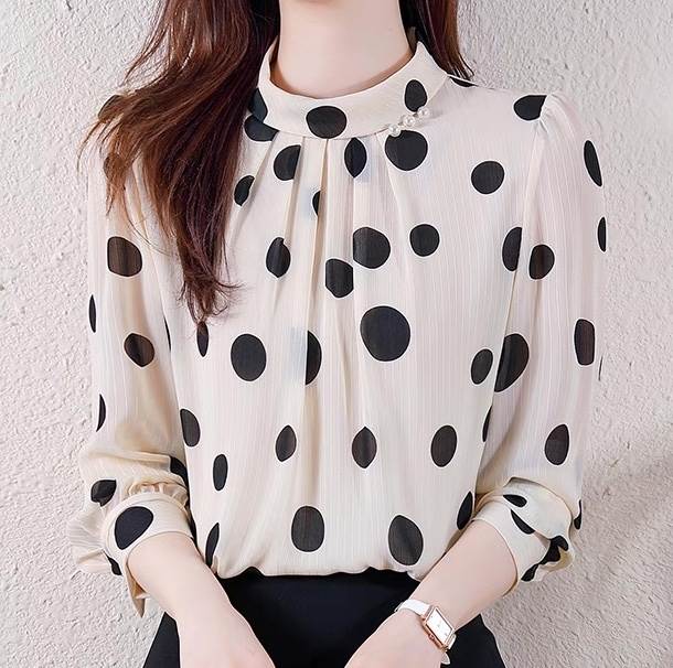 レディース トップス シャツ ブラウス 長袖 ボトルネック フェミニン タック タックプリーツ シフォン ボタン きれいめ 上品 おしゃれ レトロ こなれ感 ガーリー クール エレガント 存在感 抜け感 ラブリー キュート ロマンティック ナチュラル ドット柄 水玉 春 秋