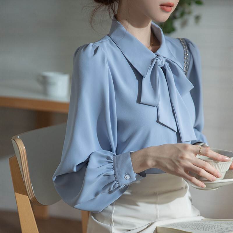 Rakuten - レディース トップス シャツ 長袖 襟付き ポロカラー ストレート シフォン リボン ボタン 大人可愛い きれいめ おしゃれ かっこいい ラフ ガーリー クール ナチュラル 無地 春 秋 通勤 デート お出かけ お泊まり イベント 旅行 レストラン 公園 女子会 休日 ホテル
