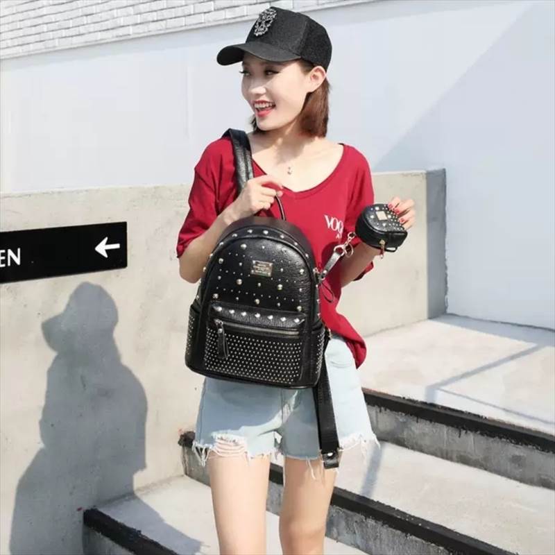 バッグ かばん カバン 鞄 レディースバッグ リュックサック 通学バッグ 機能性 便利 収納 ラウンドファスナー 防水 仕切り サイドポケット 軽量 使いやすい かわいい 大人可愛い シンプル カジュアル 大人 おしゃれ かっこいい 大人可愛い 大人女子 こなれ感 ラフ